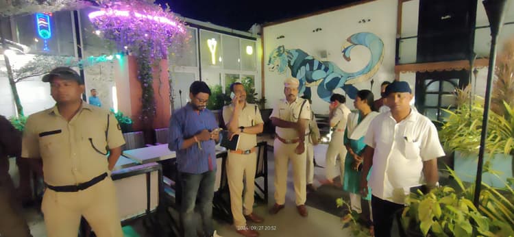 Rourkela News: हुड़दंग बार पर कसा शिकंजा, पुलिस व आबकारी विभाग की संयुक्त टीम ने किया सील