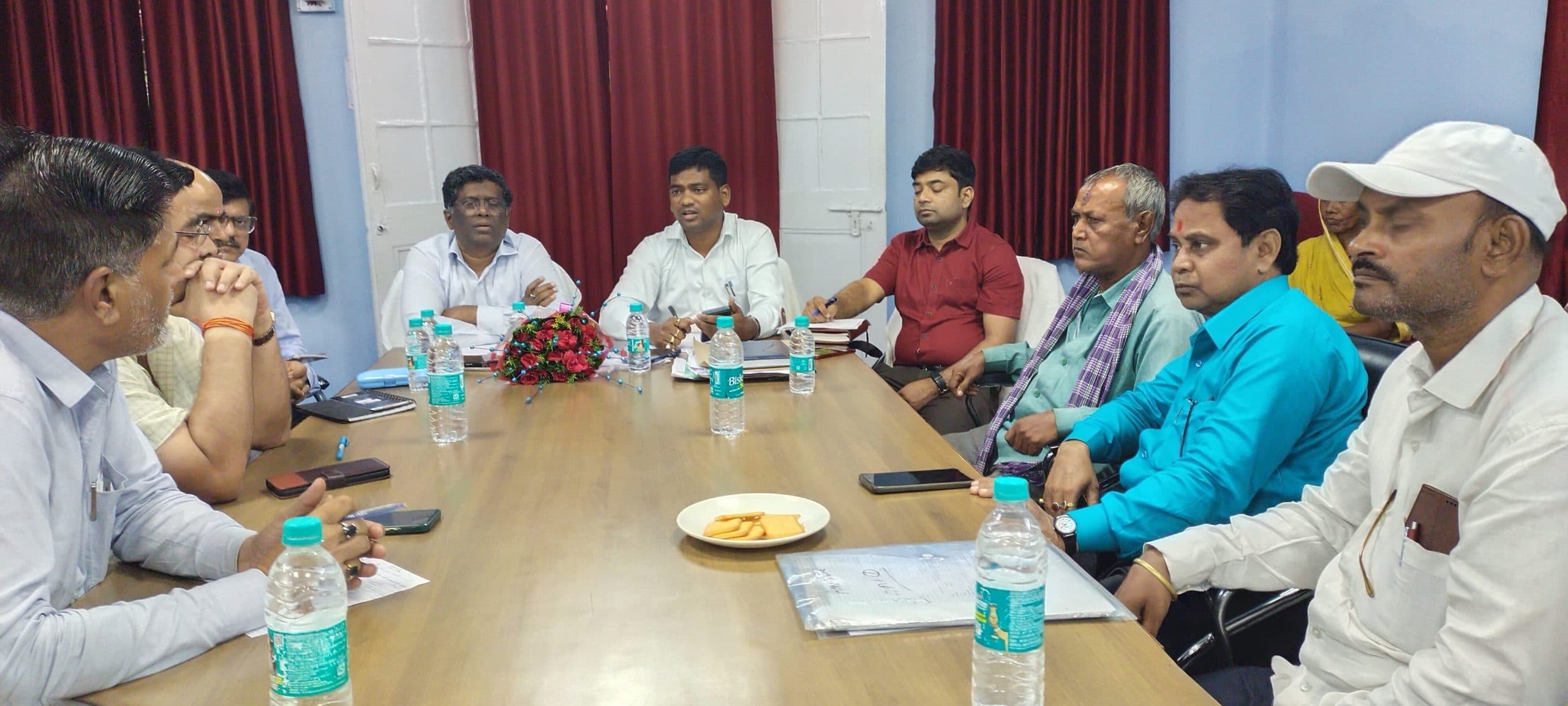 Bokaro News : बीएंडके प्रबंधन के साथ कारो के विस्थापितों की त्रिपक्षीय वार्ता