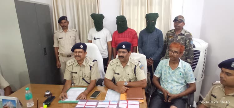 पोखरिया व सतुआटांड़ से तीन साइबर ठग गिरफ्तार, 52,500 रुपये नकद जब्त