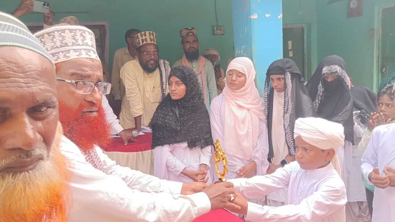 तकरीर में मो शहाबुद्दीन, रुखसार खातून व साईम अली को मिला पुरस्कार