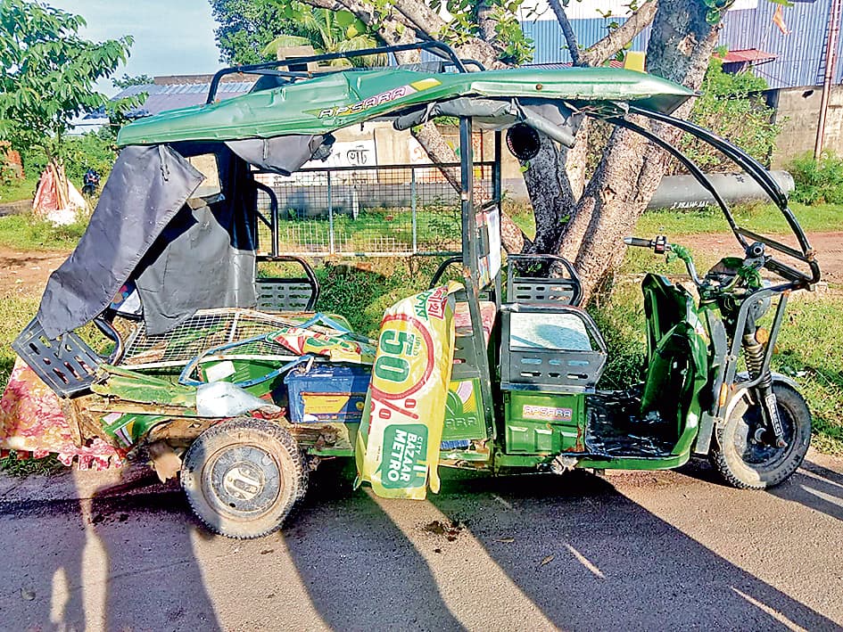 पुरुलिया : पारा में बेकाबू ट्रक ने टोटो को ठोका, 10 लोग जख्मी