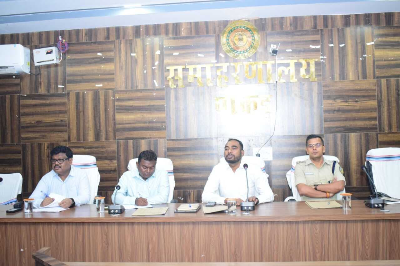 उपायुक्त ने शहर में जाम की समस्या के निदान को लेकर की बैठक, कहा- ड्रेस कोड में चलेंगे शहर में टोटो चालक