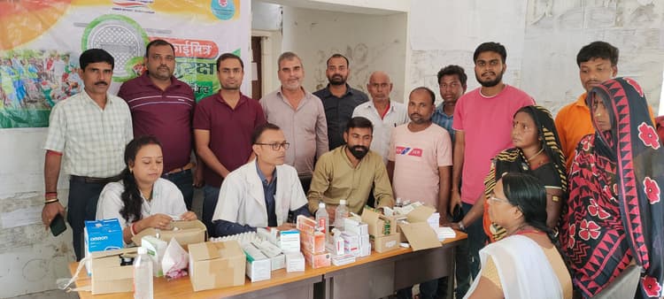 सुरक्षा शिविर में सफाईकर्मी के स्वास्थ्य की हुई जांच