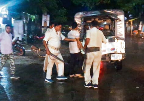 Gopalganj News : कलेक्ट्रेट रोड में सुतली बम फटने से मची अफरातफरी, हिरासत में लिये गये दो लोग