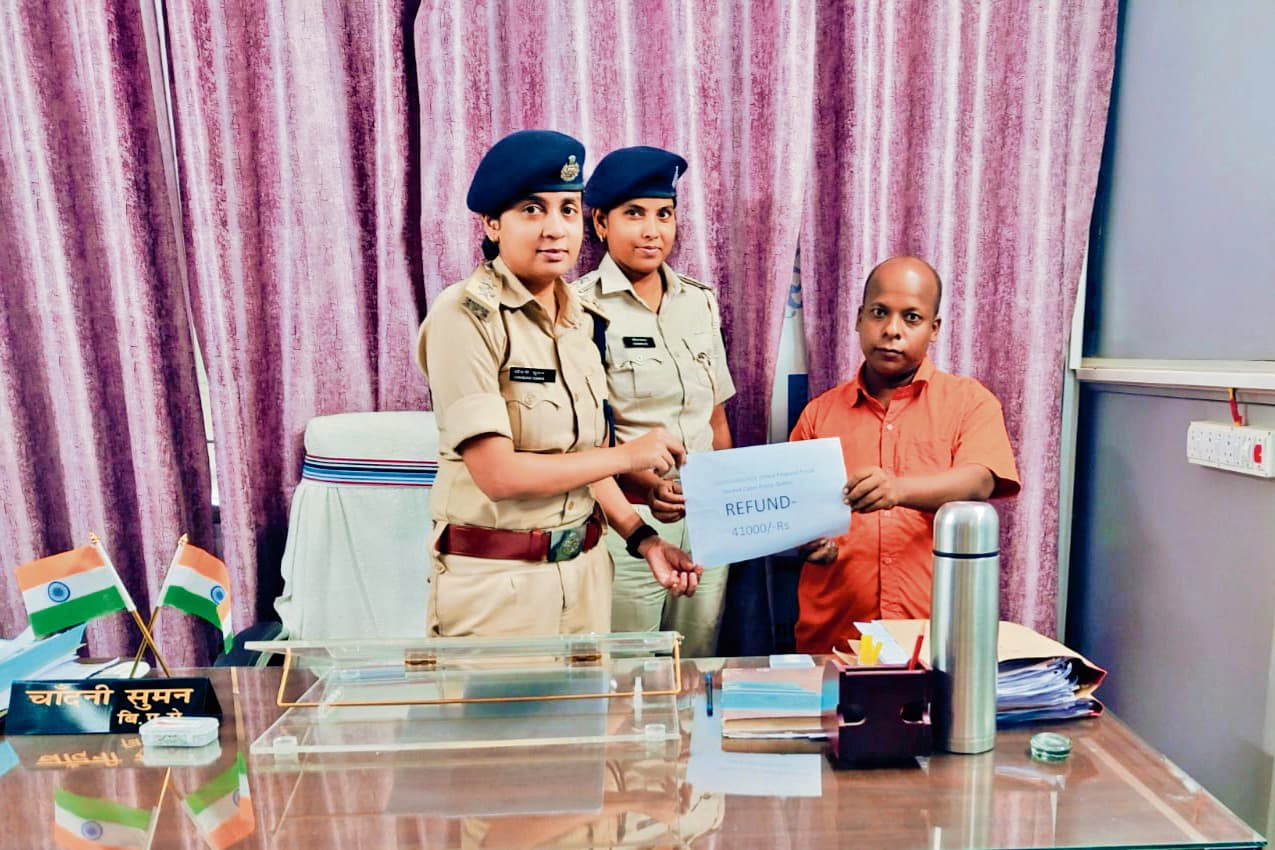 hajipur news. साइबर थाना ने अवैध रूप से निकासी किये गये पैसे कराया रिकवर