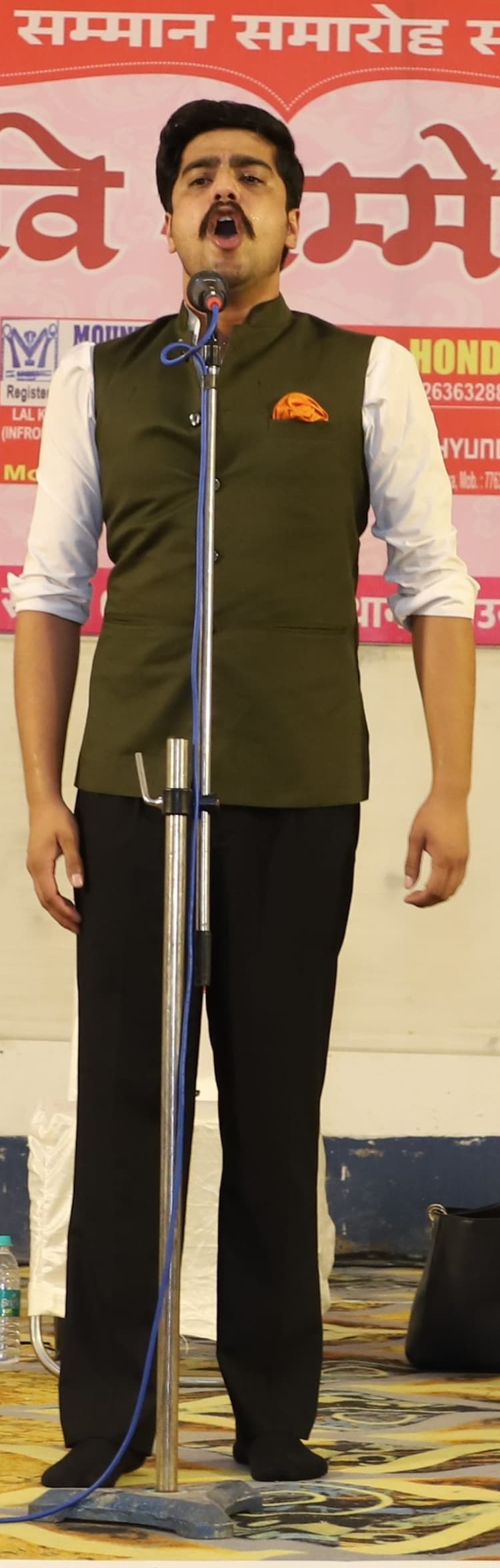 Darbhanga News: प्रभात खबर कवि सम्मेलन: साहित्य की उर्वर धरा पर लहलहा उठी हास्य-व्यंग्य की अमरबेल