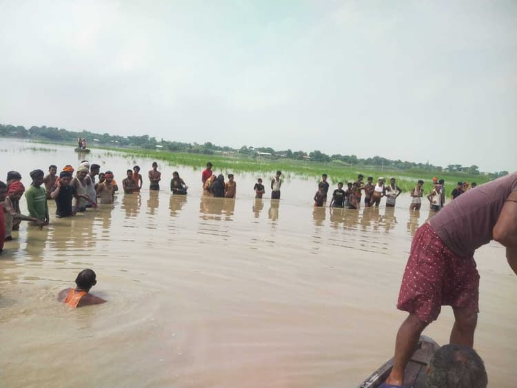 Darbhanga News: उजुआ चौर में पलटी नाव, सात महिलाएं डूबी, किशोरी लापता