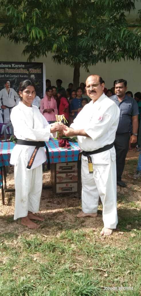 कराटे प्रशिक्षण में काजल को मिला ब्लैक बेल्ट