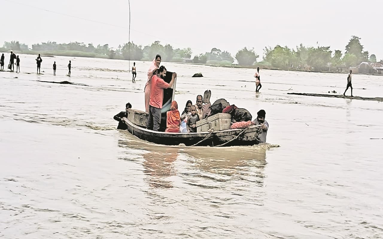 Bihar Flood : उत्तर बिहार के 100 से ज्यादा गांव टापू बने, दर्जनों घर ध्वस्त, इन जिलों में सबसे ज्यादा नुकसान