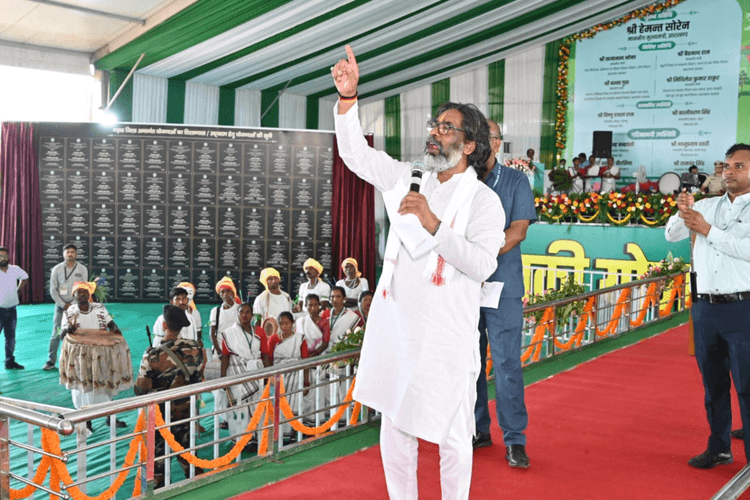CM Hemant Soren ने गढ़वा और लातेहार को दी 1197 करोड़ की सौगात, बीजेपी को दी चुनौती