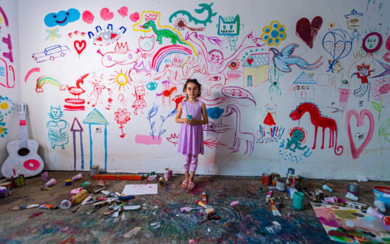 Home Care: बच्चों ने रंग डाली घर की दीवार? घबराएं नहीं, जल्द करें ये काम