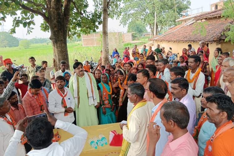 Jharkhand News: झामुमो के 200 से अधिक कार्यकर्ता भाजपा में, सत्येंद्रनाथ बोले- जनता को चुनाव का इंतजार