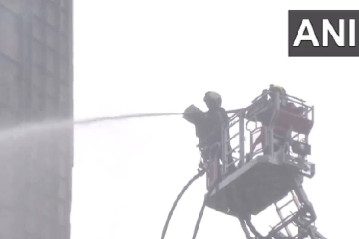 Mumbai Fire: मुंबई की सात मंजिला इमारत में लगी भीषण आग