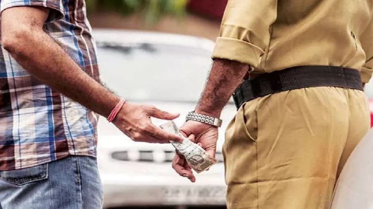 पटना में रिश्वत नहीं देने पर दरोगा ने कर दी दो युवकों की पिटाई, मोबाईल भी छीना, एसपी ने लिया एक्शन