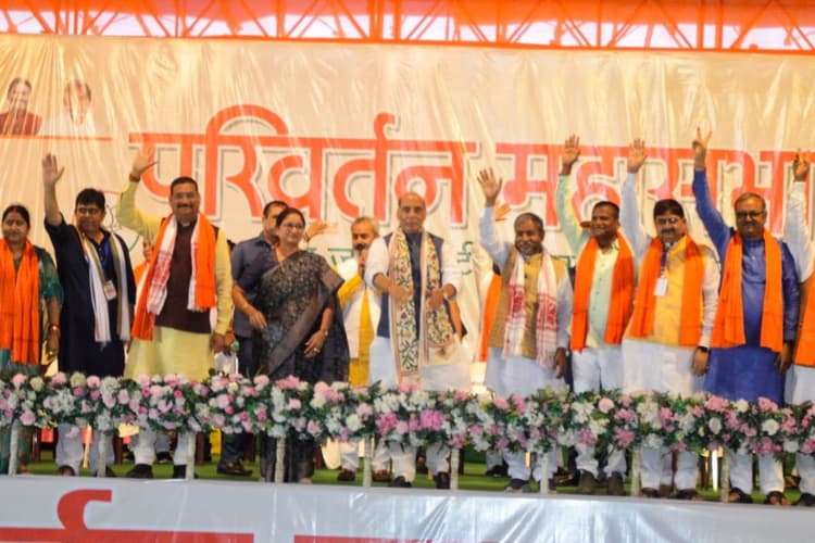 BJP Parivartan Yatra: राजनाथ सिंह ने धनबाद से भरी हुंकार, भ्रष्टाचार पर हेमंत सोरेन सरकार पर जमकर बरसे