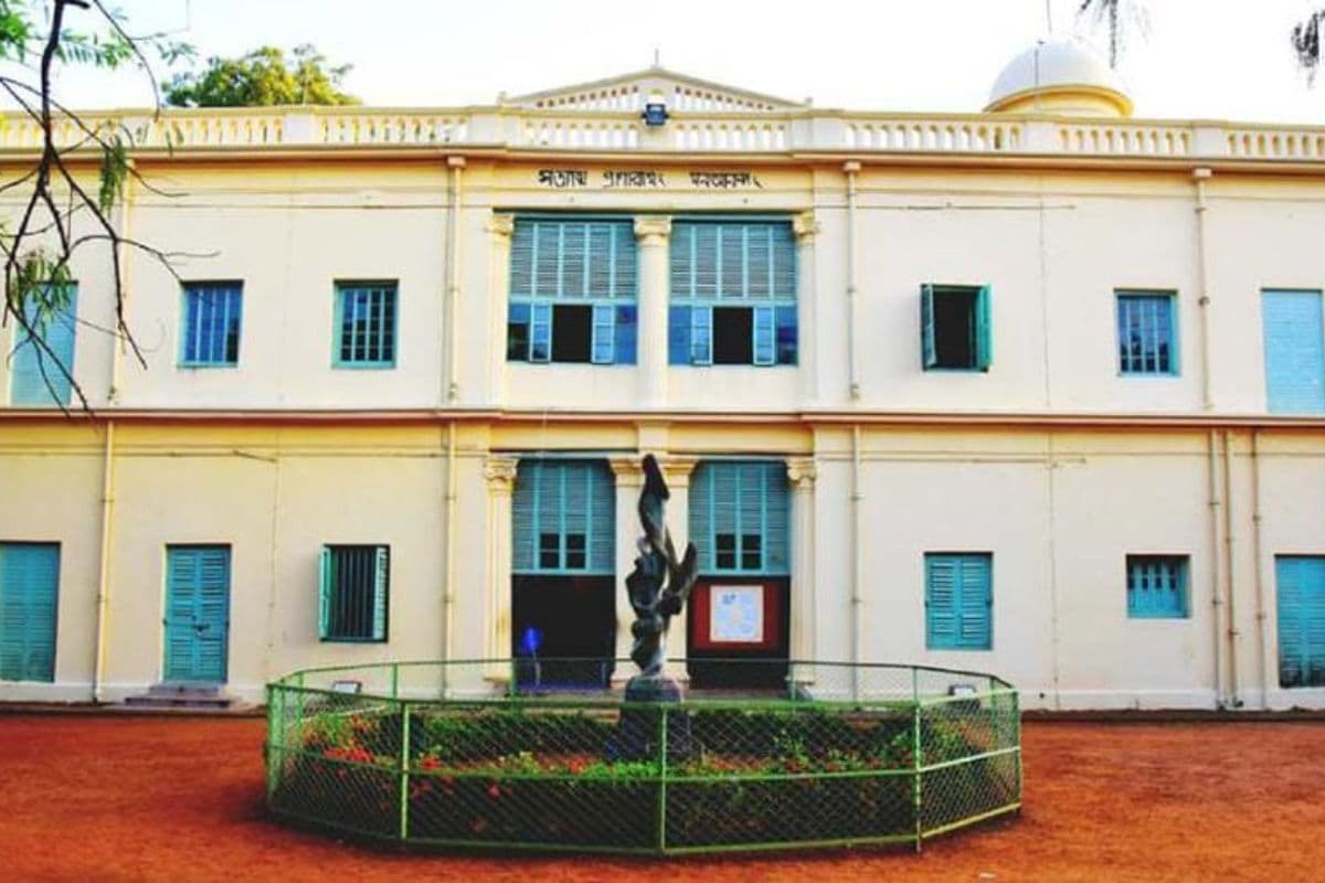 West Bengal News: विश्व भारती विश्वविद्यालय में उत्तर प्रदेश की छात्रा की अस्वाभाविक मौत से स्टूडेंट्स में रोष