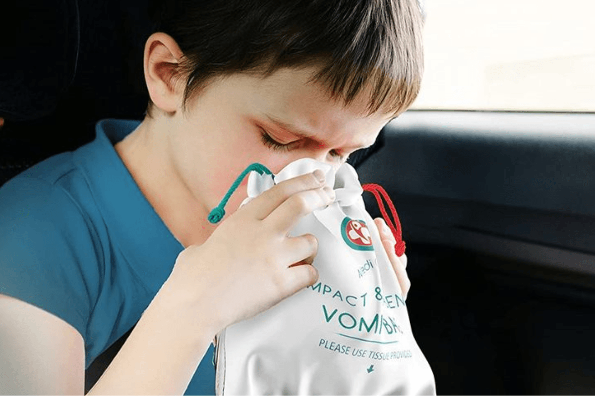 Parenting Tip: क्या आपके बच्चें को सफर के दौरान आती है उलटी तो ये चीज है आपके काम की