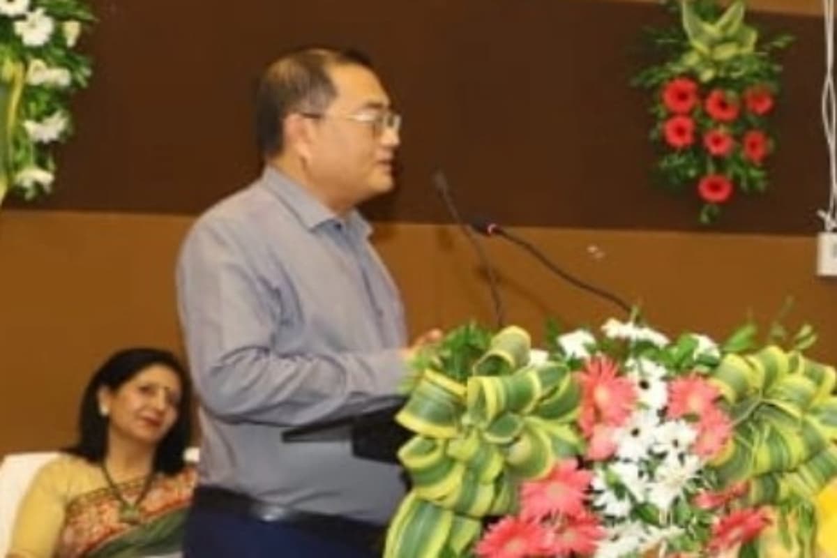 Jharkhand Chief Secretary: मुख्य सचिव एल खियांग्ते आज रिटायर होंगे या मिलेगा एक्सटेंशन! जानिए कहां फंसा है पेंच Jharkhand Chief Secretary: मुख्य सचिव एल खियांग्ते आज रिटायर होंगे या मिलेगा एक्सटेंशन! जानिए कहां फंसा है पेंच