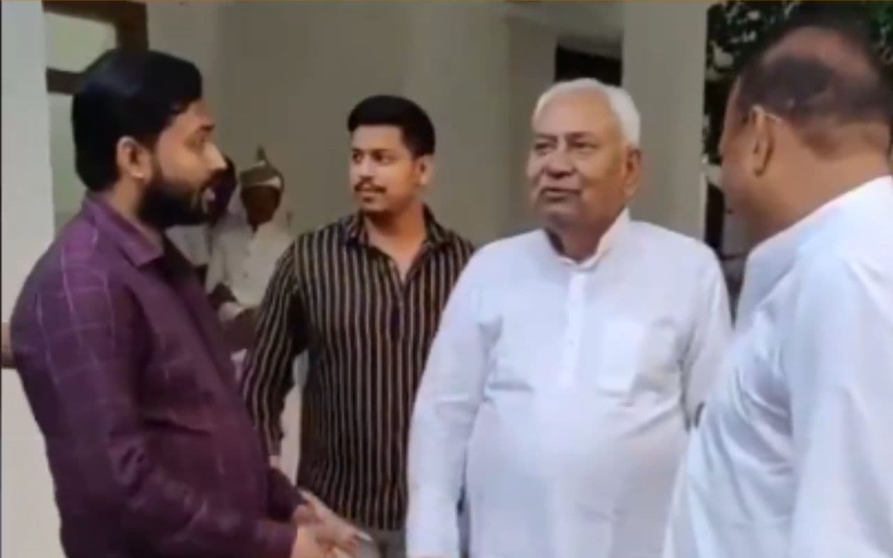Patna Khan Sir News: सीएम नीतीश कुमार से मिले खान सर, डोमिसाइल नीति पर की बात