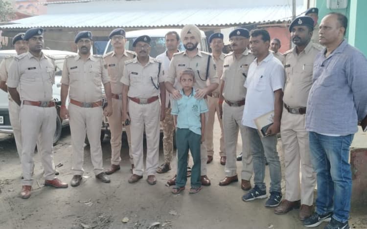 Bihar News: मधेपुरा से अगवा छात्र खगड़िया में सकुशल बरामद, अपराधियों ने स्कूल बस रोककर किया था अपहरण