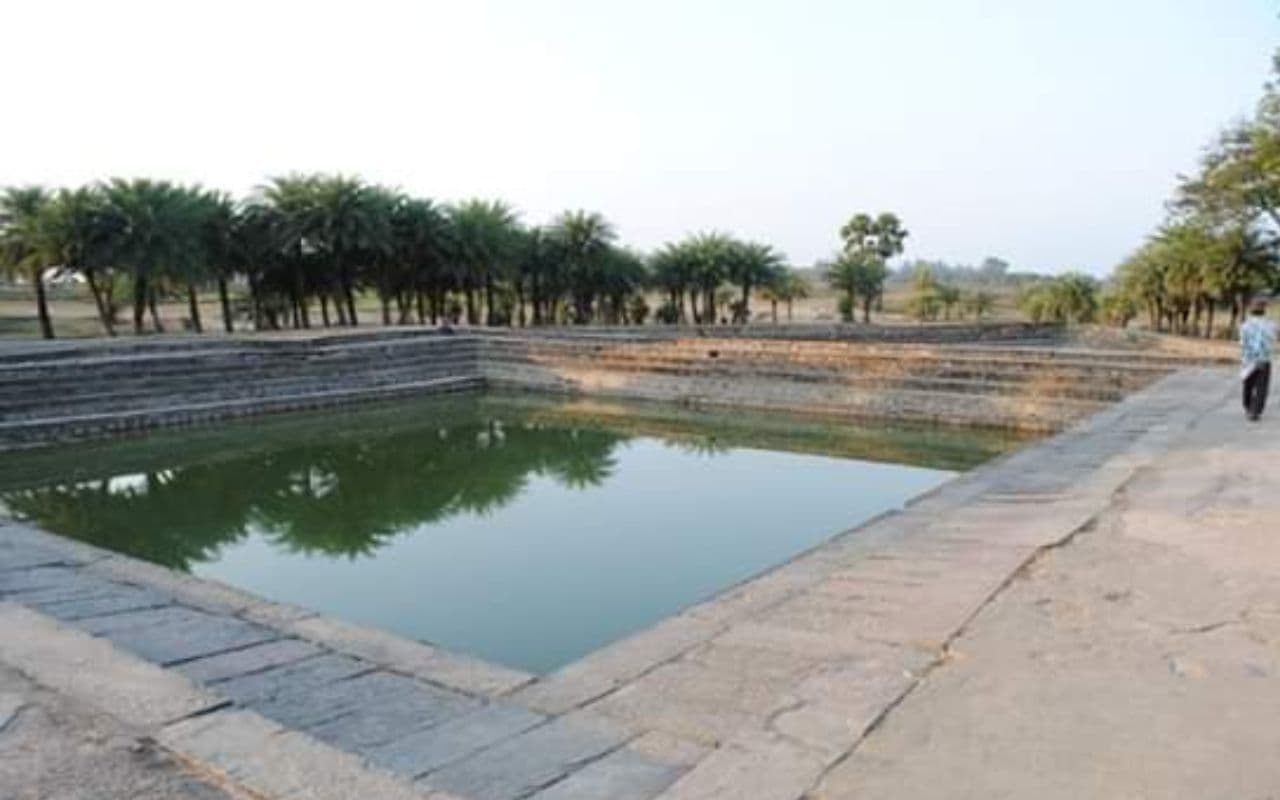 Bihar News: औरंगाबाद के पाताल गंगा कुंड में स्नान से भर जाती है माताओं की गोद, अब पौराणिक इतिहास का मिट रहा अस्तित्व