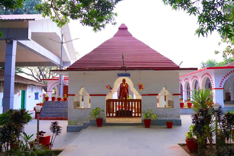 Gandhi Jayanti 2024: भितिहरवा में छप्पर जला तो महात्मा गांधी ने खड़ा कर दिया पक्का स्कूल