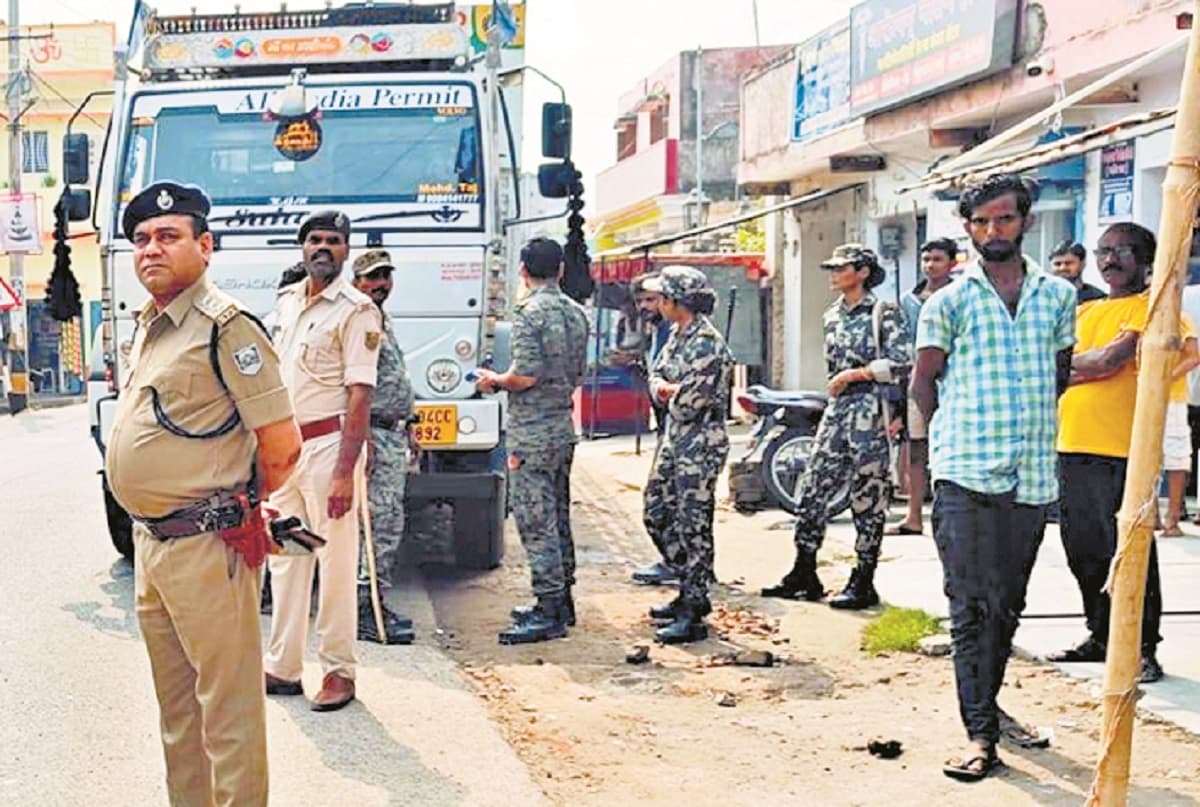 Munger News : नो एंट्री में प्रवेश कर रहे भारी वाहन, उड़ रही आदेश की धज्जियां