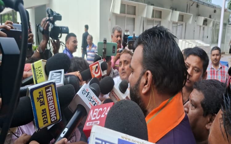 Bihar Politics:नए बंगले में शिफ्ट होते ही सम्राट चौधरी जोड़े हाथ,कहा-नहीं बनना दोबारा डिप्टी सीएम