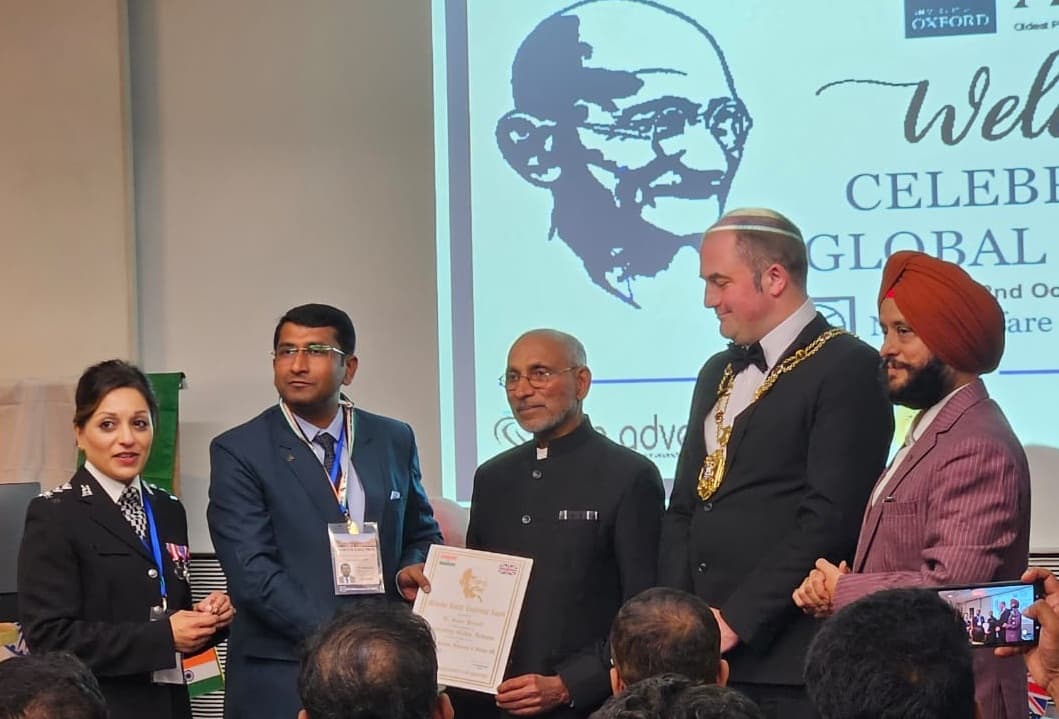 Award: बिहार के ज्वाला प्रसाद को ऑक्सफोर्ड में मिला महात्मा गांधी लीडरशिप अवार्ड
