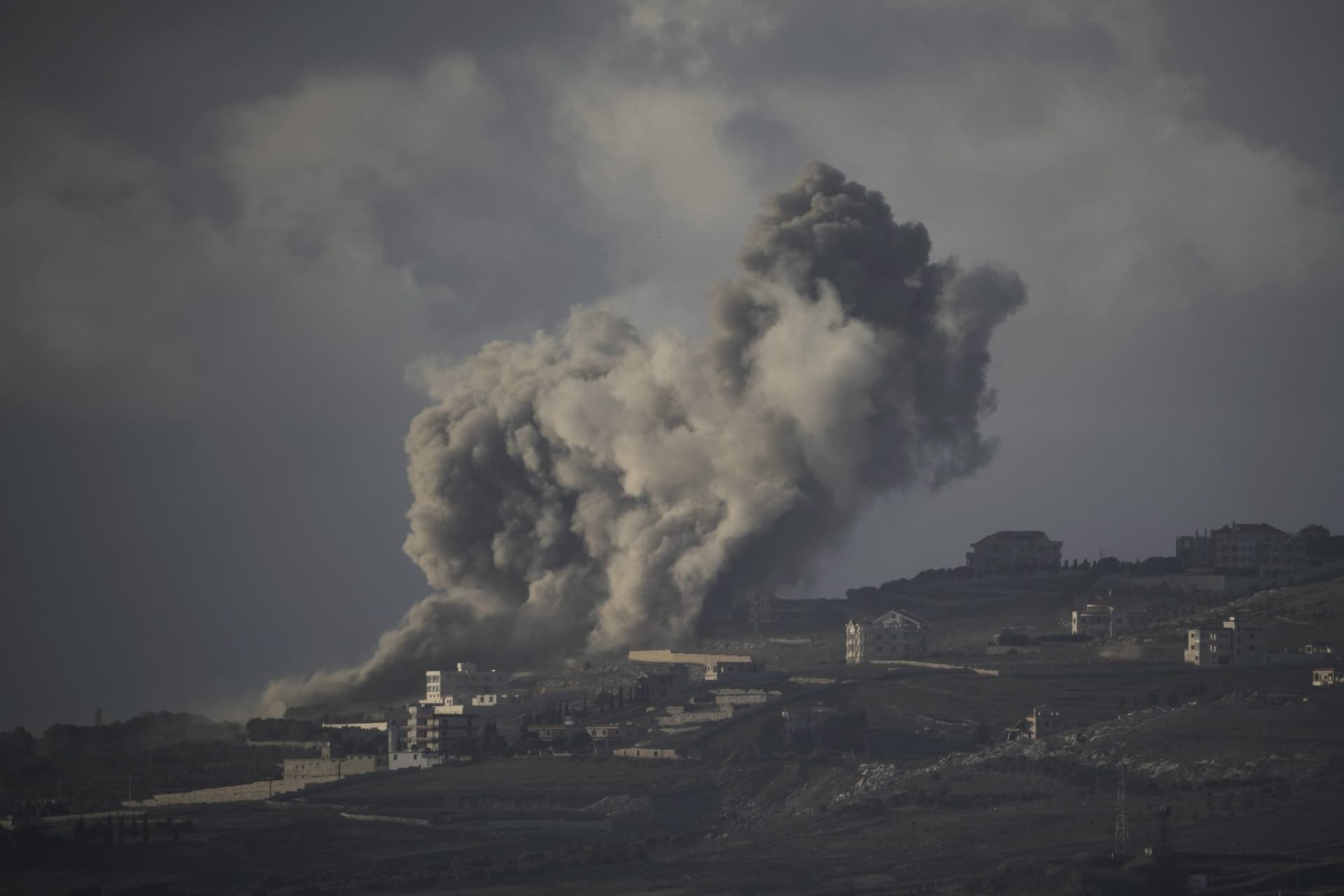 Israel strikes Lebanon: इजराइली हमले के बीच लेबनान को याद आए महात्मा गांधी, कहा- हिजबुल्ला को खत्म नहीं किया जा सकता