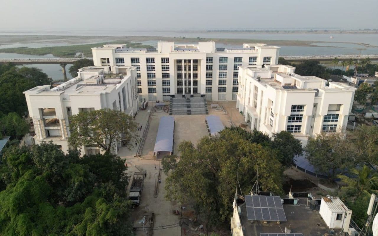 Patna : छठ पूजा के बाद पटना को मिलेगा नया कलेक्ट्रेट, CM नीतीश की हरी झंडी का इंतजार Patna : छठ पूजा के बाद पटना को मिलेगा नया कलेक्ट्रेट, CM नीतीश की हरी झंडी का इंतजार