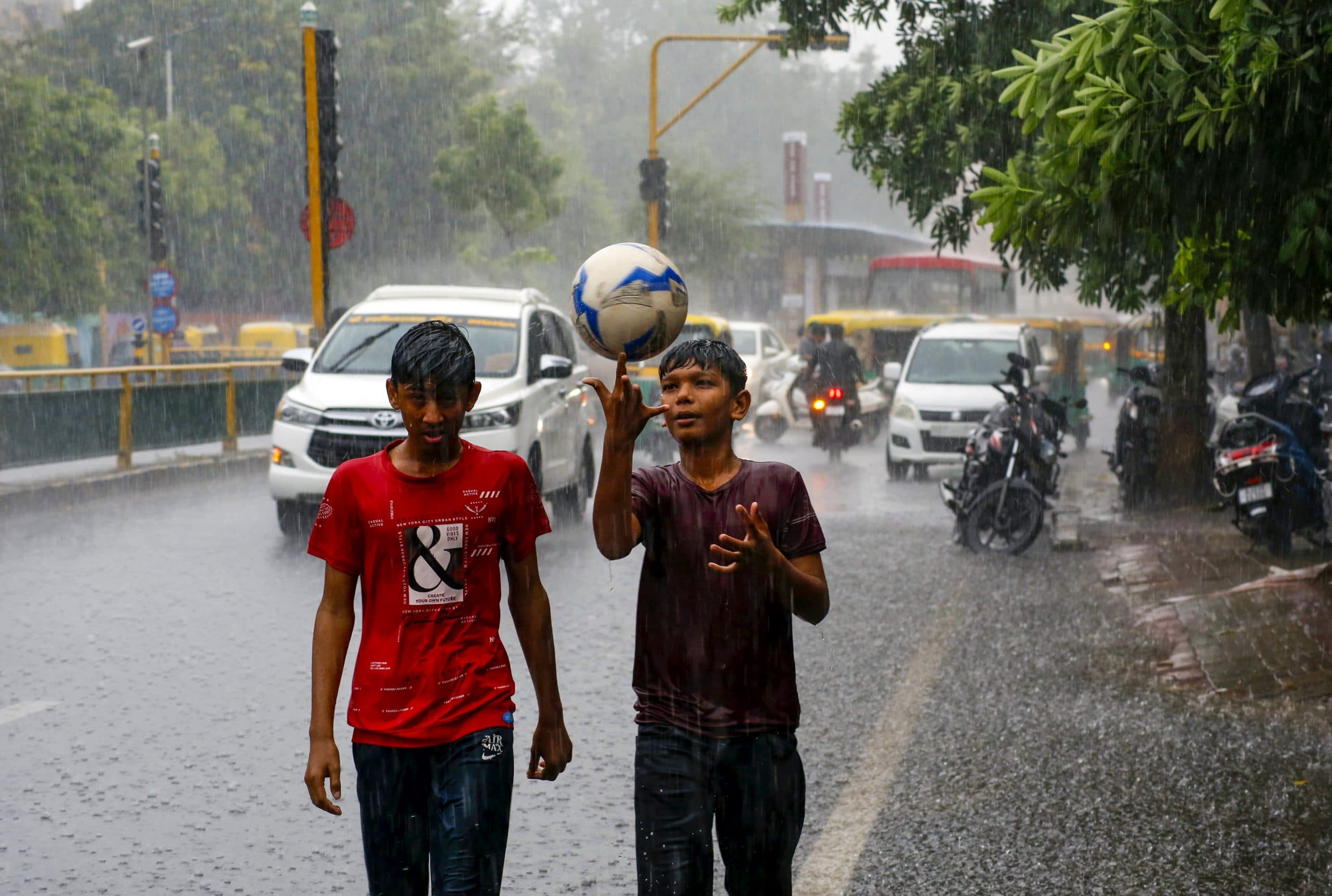 Rain Warning: तबाही मचाकर कमजोर पड़ा चक्रवात ‘दाना’, 30 अक्टूबर तक इन राज्यों में होगी बारिश