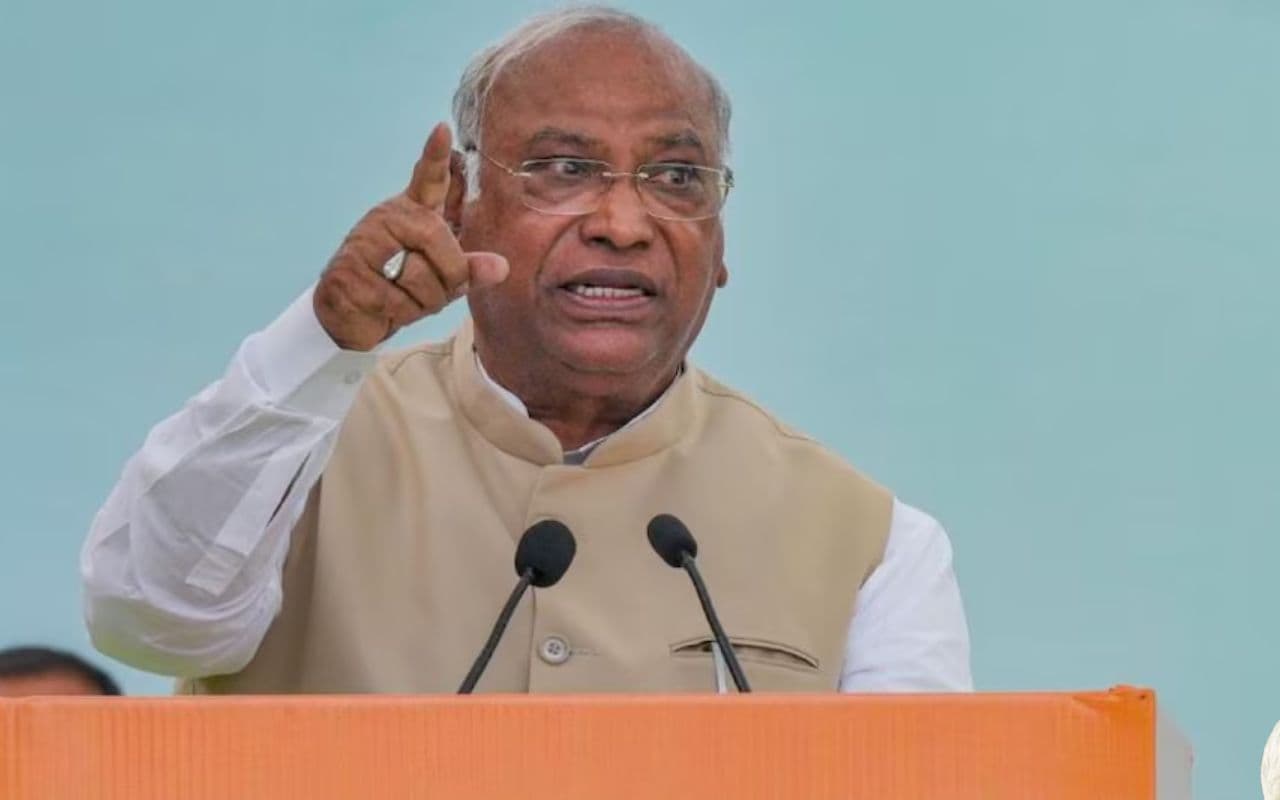 बिहार में जहरीला पेय पदार्थ पीने से हुई मौतों पर सियासत तेज, कांग्रेस अध्यक्ष बोले- हादसे के लिए ‘मौकापरस्त डबल सरकार’ जिम्मेदार बिहार में जहरीला पेय पदार्थ पीने से हुई मौतों पर सियासत तेज, कांग्रेस अध्यक्ष बोले- हादसे के लिए ‘मौकापरस्त डबल सरकार’ जिम्मेदार