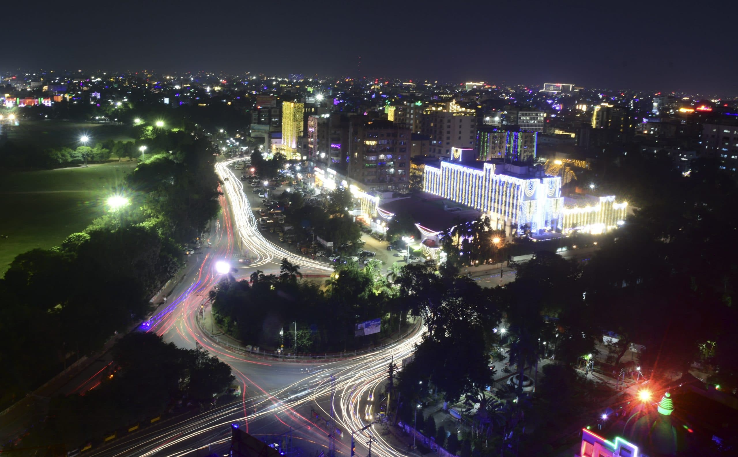 Photos: दिवाली को लेकर रोशनी में नहायी राजधानी पटना, तस्वीरों में देखें कितना खूबसूरत है नजारा...