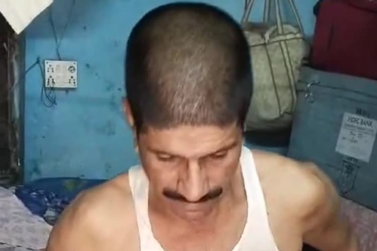 Bagaha News: नशे में धुत्त सब-इंस्पेक्टर थाने में कर रहा था हंगामा, गिरफ्तार