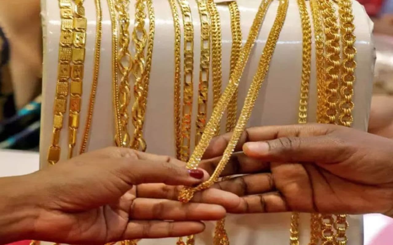 Gold Rate: सोना चांदी के भाव में लगातार गिरावट जारी, जानिए बिहार में क्या है लेटेस्ट रेट Gold Rate: सोना चांदी के भाव में लगातार गिरावट जारी, जानिए बिहार में क्या है लेटेस्ट रेट