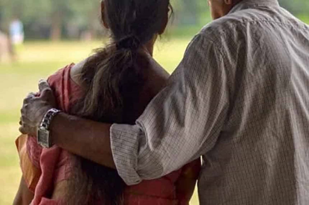 Love Affair: पति गया कमाने के लिए नेपाल, देवर के साथ भौजाई हो गयी फरार