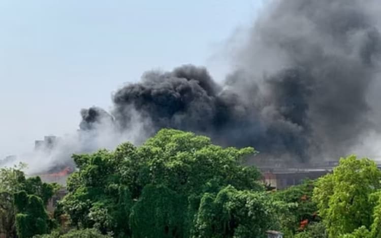 Fire News: इंजीनियरिंग कॉलेज में लगी आग, छात्रों तथा कॉलेज स्टाफ ने दिखाई बहादुरी