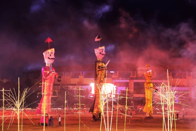 Dussehra 2024 in Jharkhand: रांची में थोड़ी देर में जलेगा 70 फीट का रावण, 8 जगह रावण दहन कार्यक्रम