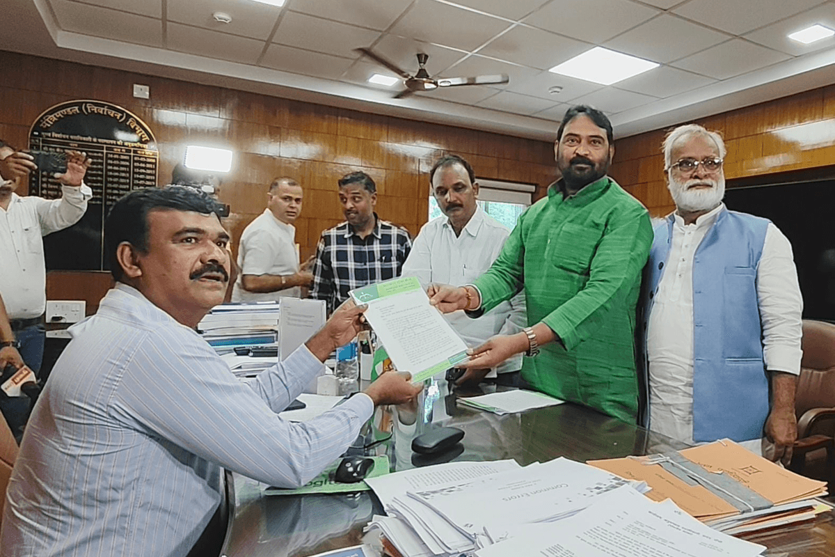 मंईयां सम्मान योजना के बाद हेमंत सरकार देगी महिलाओं को हर माह 2500 रुपए, JMM ने चुनाव आयोग से मांगी अनुमति मंईयां सम्मान योजना के बाद हेमंत सरकार देगी महिलाओं को हर माह 2500 रुपए, JMM ने चुनाव आयोग से मांगी अनुमति