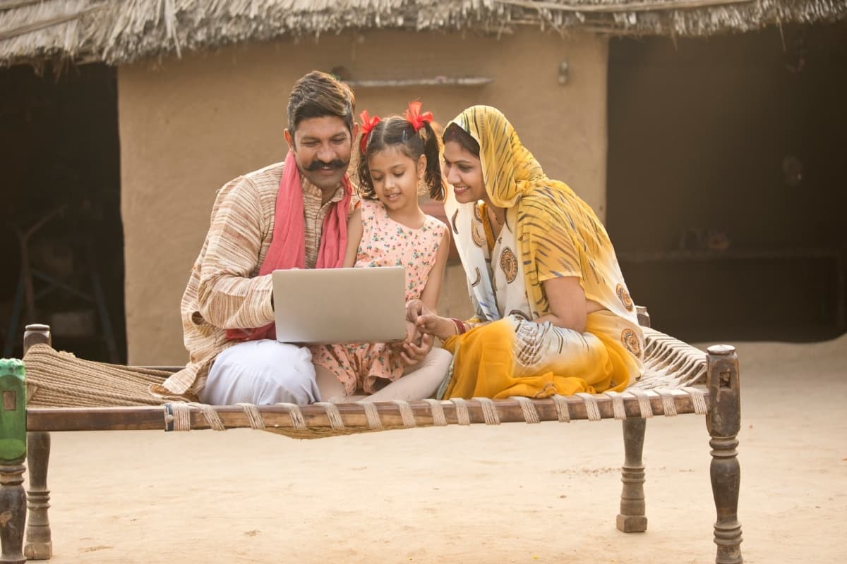 Internet Savvy: कितने प्रतिशत ग्रामीण युवा करते हैं इंटरनेट का इस्तेमाल? सर्च, ईमेल, ऑनलाइन बैंकिंग में कितने माहिर?