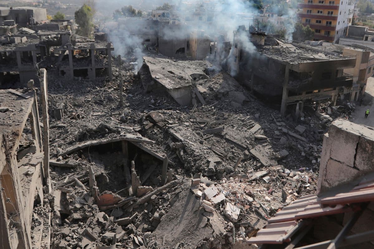 Israel Lebanon War: इजराइल ने लेबनान में फिर किया एयर स्ट्राइक, 21 लोगों की मौत