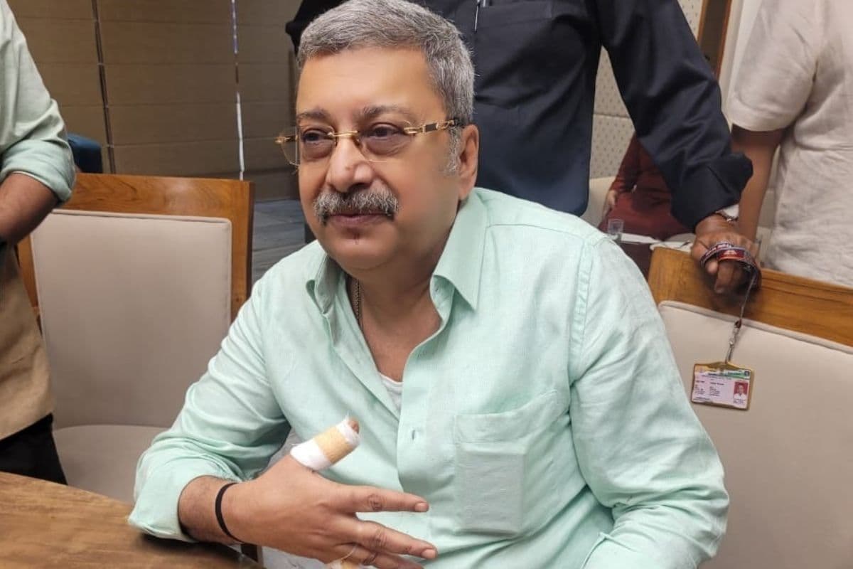 Waqf Board JPC Meeting: वक्फ बोर्ड की बैठक में हाथापाई, बोतल तोड़ने से कल्याण बनर्जी चोटिल, निलंबित