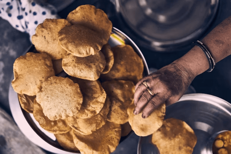 Navratri Vrat Recipe of Kuttu Ki Puri: व्रत के लिए एकदम लाइट और स्वादिष्ट रेसिपी