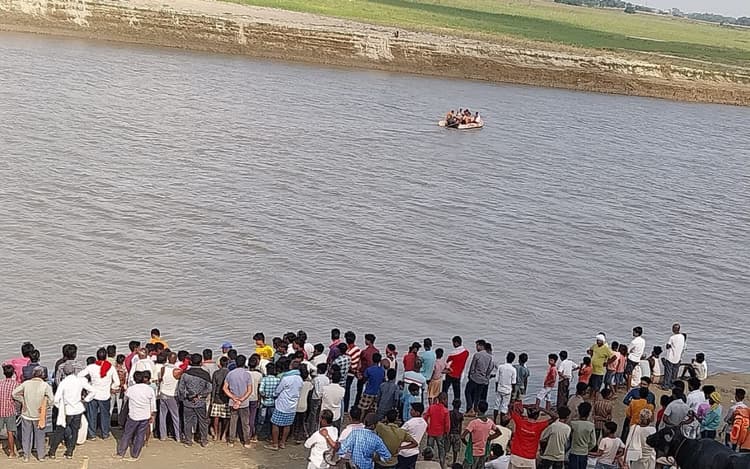 Muzaffarpur Boat Accident: जिले में बड़ा नाव हादसा, बागमती नदी में नाव डूबने से 2 लोग लापता, रेस्क्यू ऑपरेशन जारी