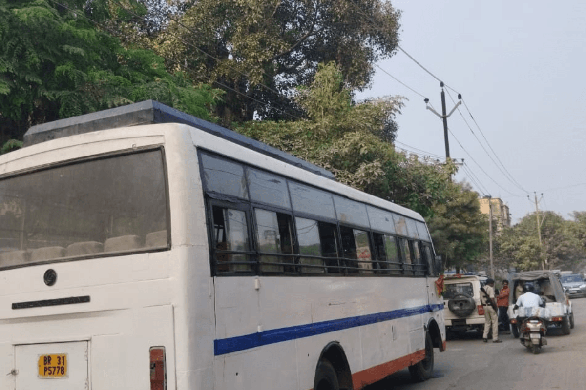 Muzaffarpur News: बस की छत पर बैठ मौत की सवारी कर रहे थे सात लोग, लगा करंट, एक की मौत