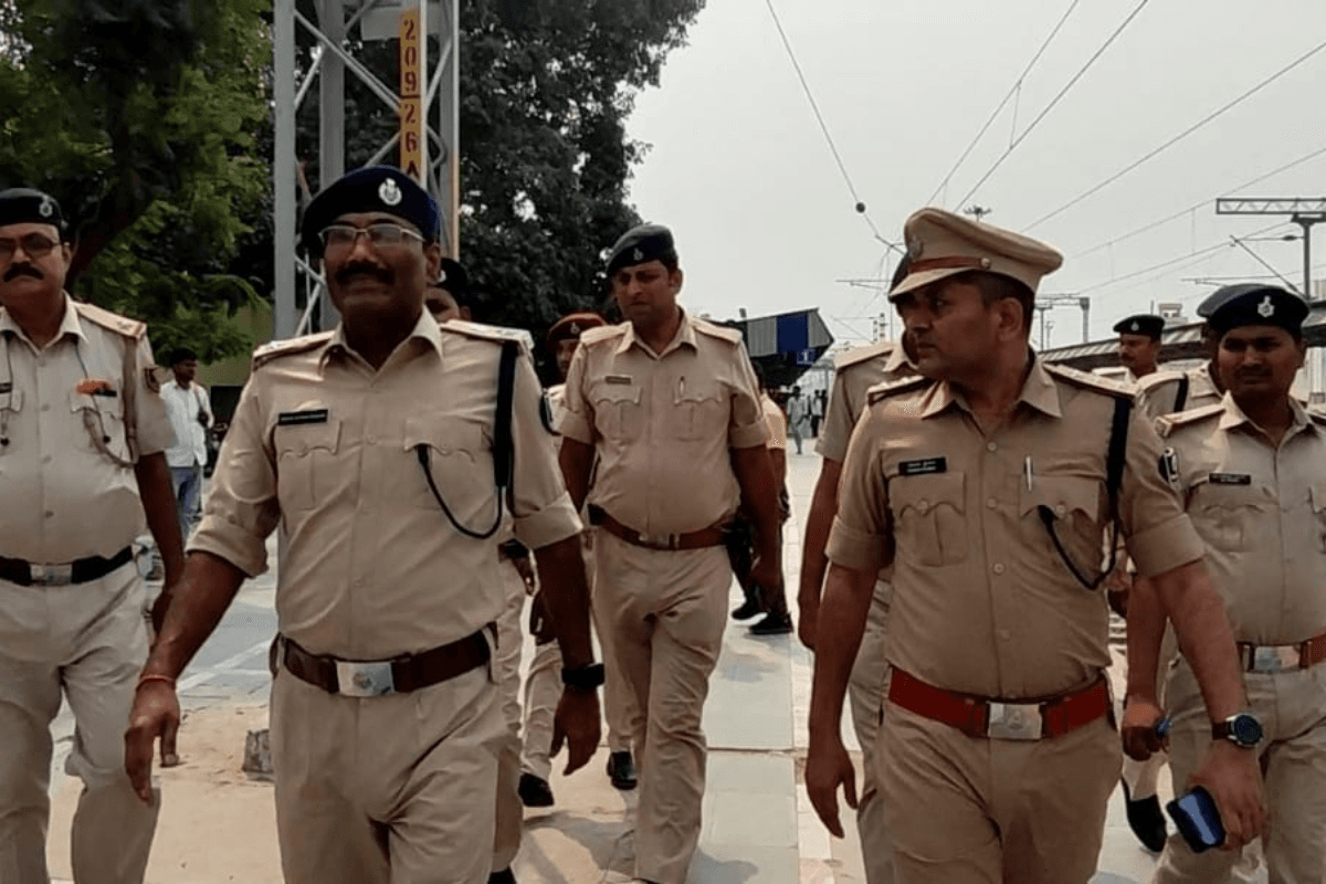 Muzaffarpur News: मानव तस्करी मामले में रेल कोर्ट में चार्जशीट होगा दाखिल, कर्मभूमि एक्सप्रेस से 5 तस्कर हुए थे गिरफ्तार