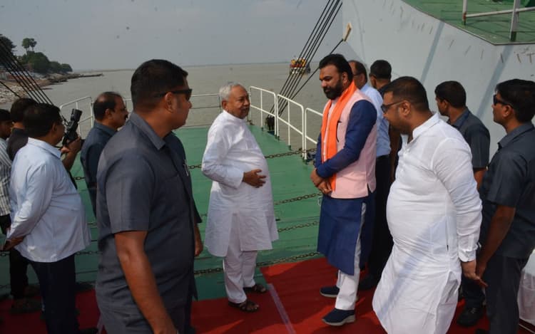 Chhath Puja: नीतीश कुमार और सम्राट चौधरी ने लिया घाटों का जायजा, सीएम बोले- सब अच्छा होगा