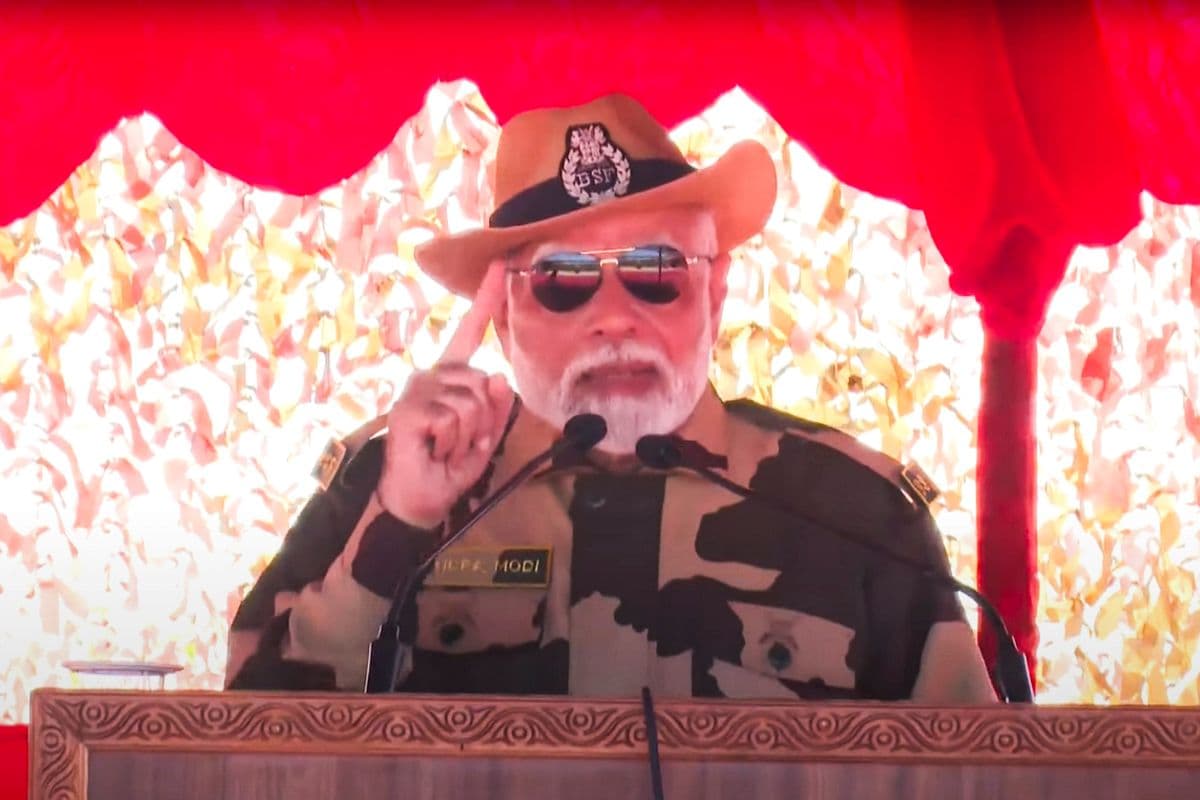 पीएम मोदी की हुंकार, कहा- नेवी के रहते आंख उठाने की हिम्मत नहीं
