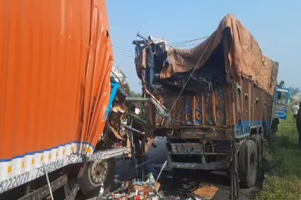 Road Accident: तमाड़ में भीषण सड़क हादसा, खड़ी ट्रक को पार्सल ट्रक ने पीछे से मारी टक्कर, चालक की मौत